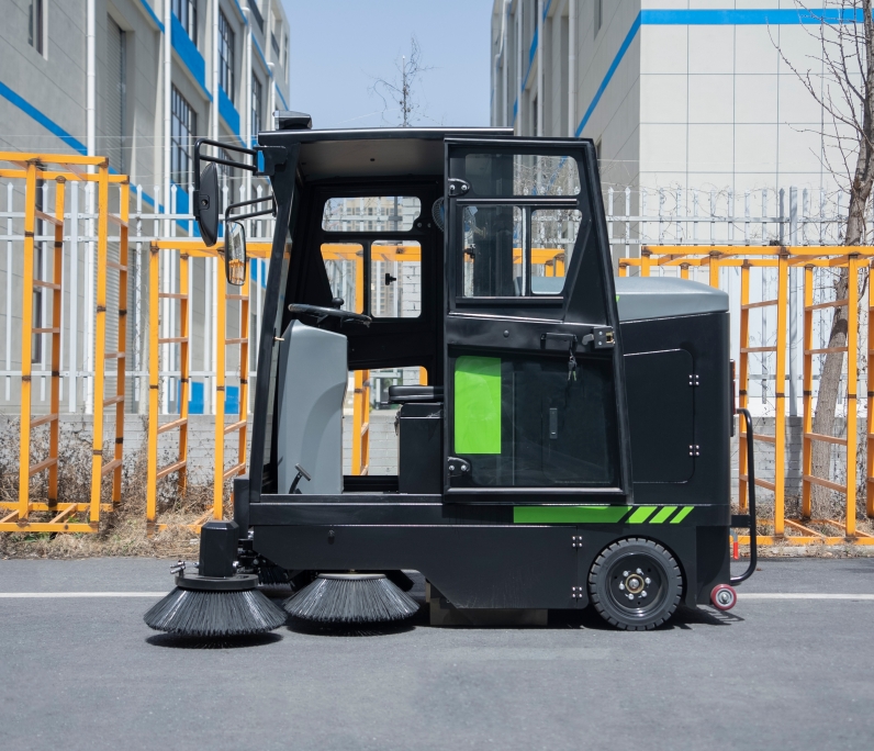 Balayeuse électrique à batteri - Power Outdoor avis et prix