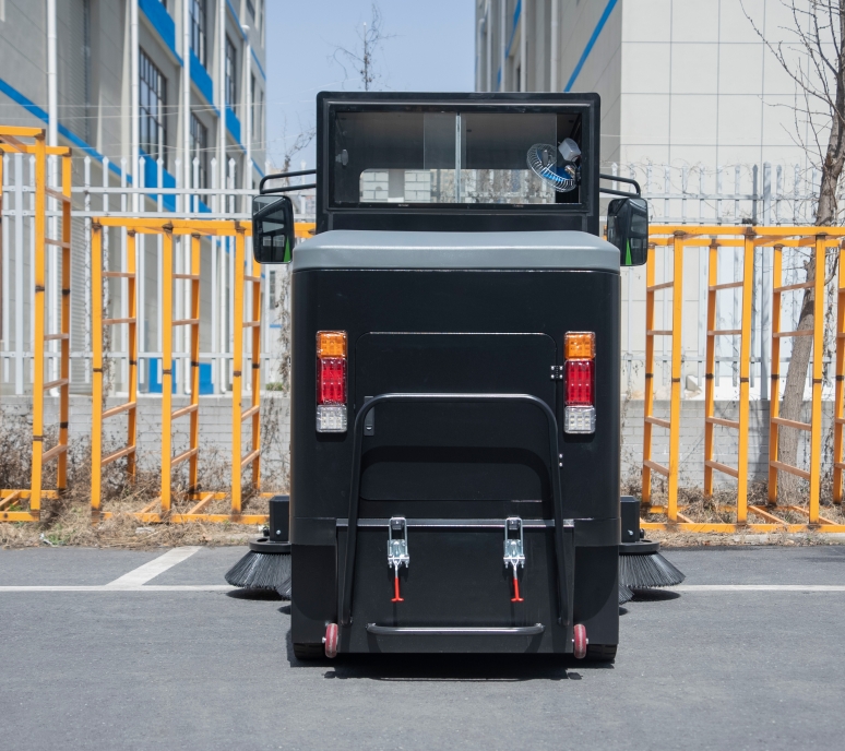 Balayeuse électrique à batteri - Power Outdoor avis et prix